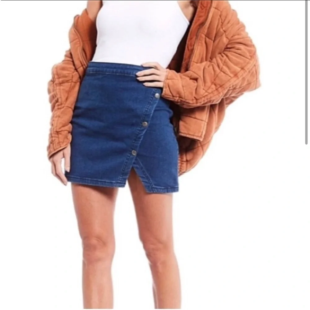 Free People We The Free Notched Denim Mini Skirt Asymmetric Snap Blue Jean Sz 6